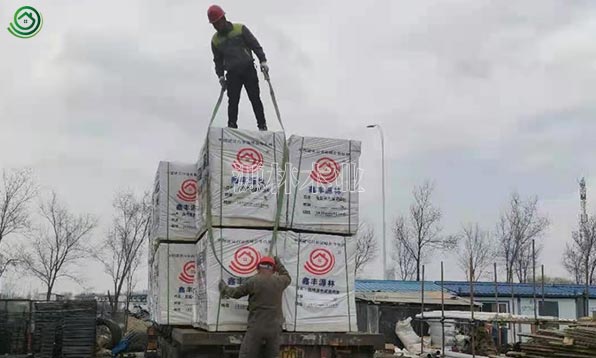 邯鄲_石家莊工地建筑模板木方到貨卸車(chē)